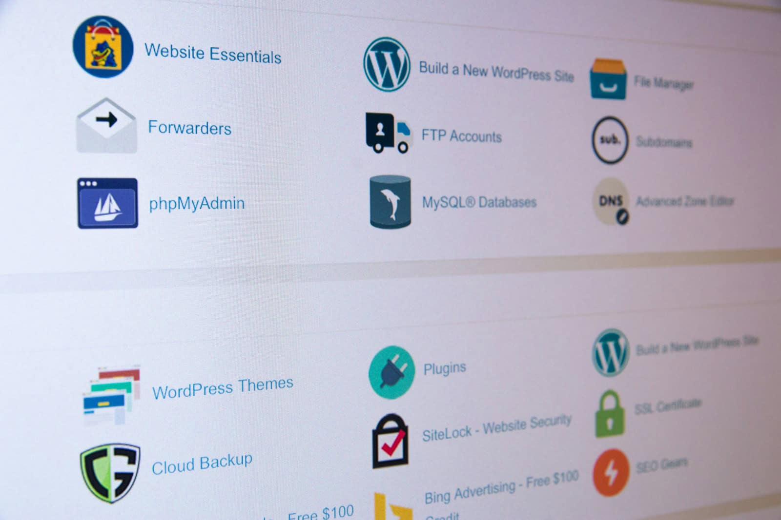 Plugins in WordPress: Voordelen en Nadelen op een Rij
